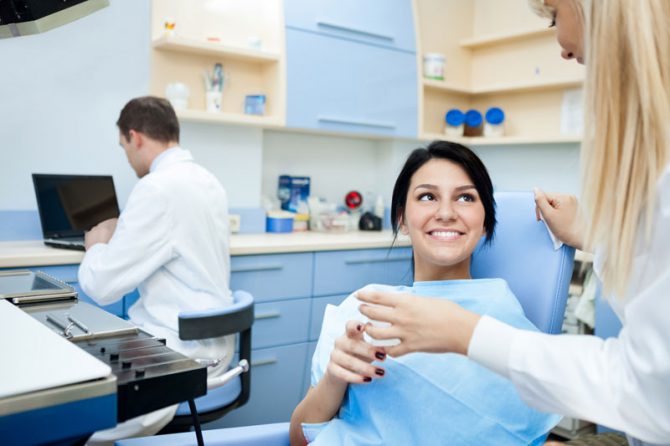Co to jest diastema? i jak się leczy diastemę? – prosty zabieg chirurgiczny